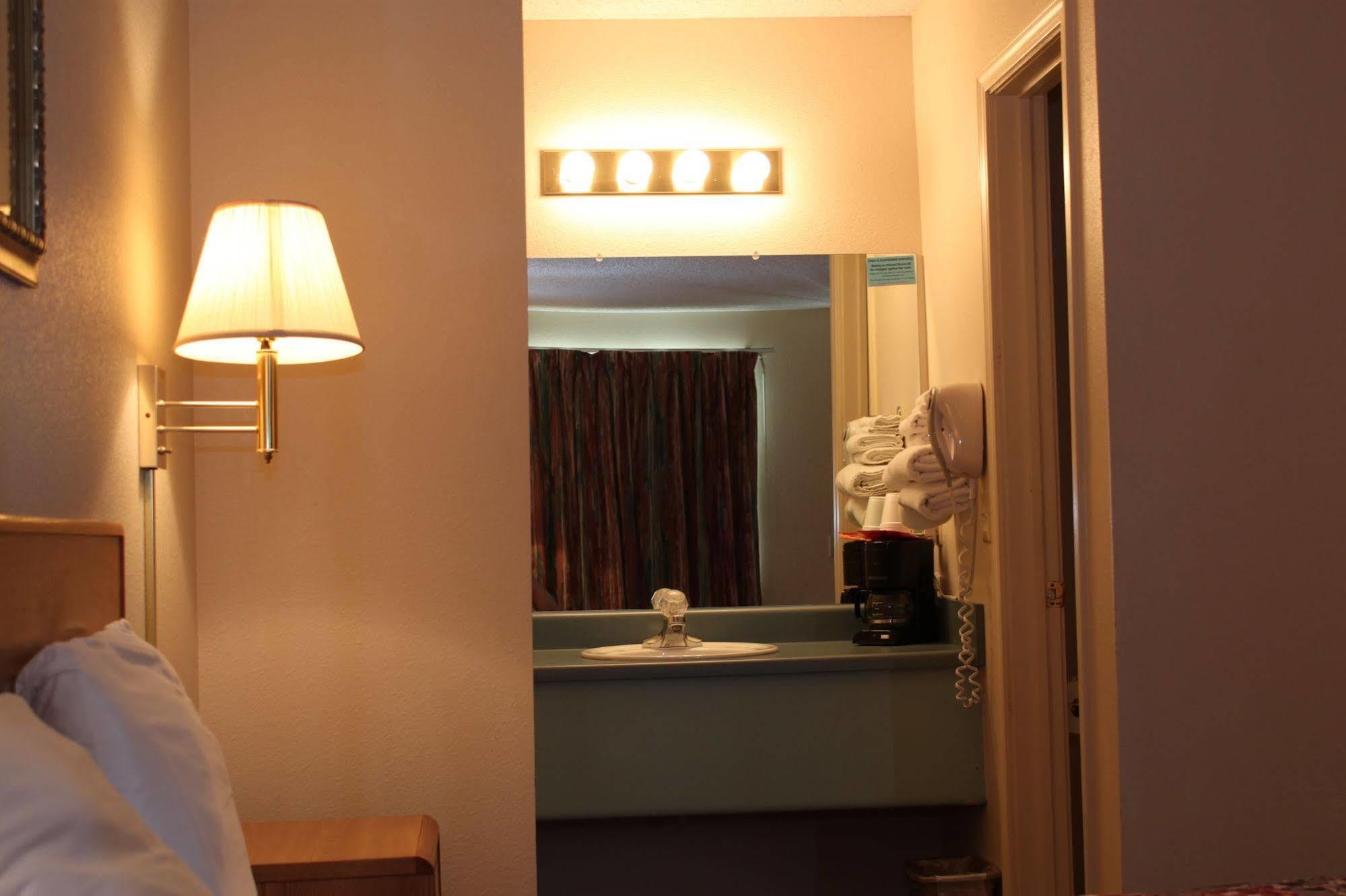 Regency Inn 尤里卡斯普林斯 外观 照片